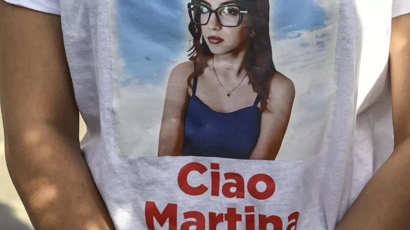 #MartinaCarbonaro: i social media dicono basta